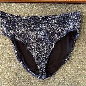 Garnet Hill women’s 12 swim bottoms